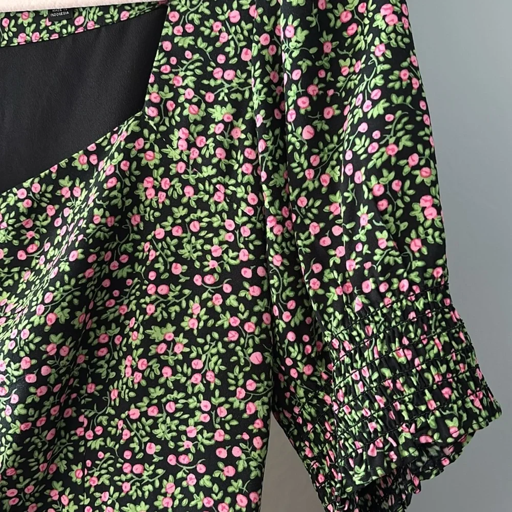 J. Crew Green and Black Puff Sleeve midi dress
Size 8 - Picture 3 of 7